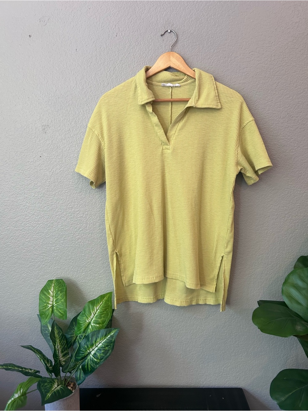 Jane and Delancey Short Sleeve Polo Top in Light Green Yellow Size M